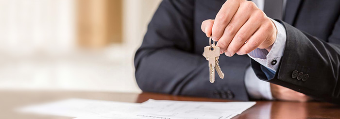 Real estate financing agent holding a set of keys